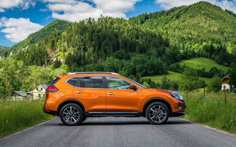 Comparison Nissan Rogue SL 2018 vs Nissan XTrail Ti 2018 SUV Drive